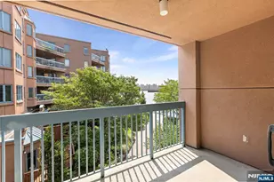 302 Smith Ct, Edgewater, NJ 07020 - Photo 6