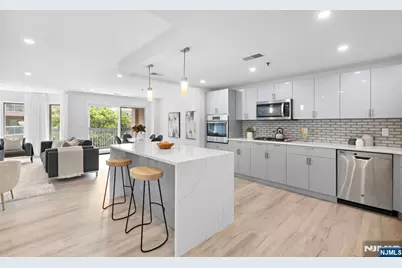 302 Smith Court, Edgewater, NJ 07020 - Photo 14