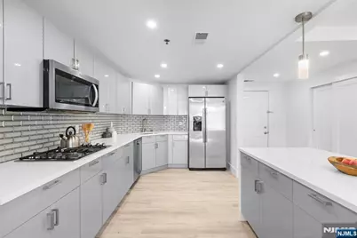 302 Smith Court, Edgewater, NJ 07020 - Photo 12