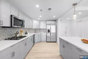 302 Smith Ct, Edgewater, NJ 07020 - Photo 12