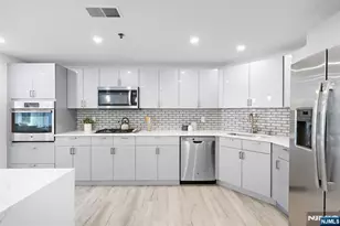 302 Smith Ct, Edgewater, NJ 07020 - Photo 10