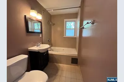 159 Henry, Teaneck Township, NJ 07666 - Photo 8