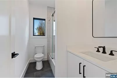 460 Greenmount Avenue, Cliffside Park, NJ 07010 - Photo 16