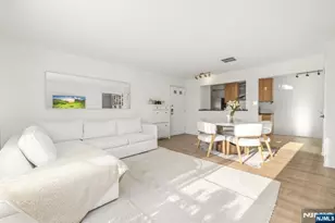 100 Crown Ct 482, Edgewater, NJ 07020 - Photo 4