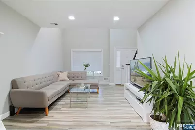 471 N Midland Avenue 10 #10, Saddle Brook Township, NJ 07663 - Photo 4