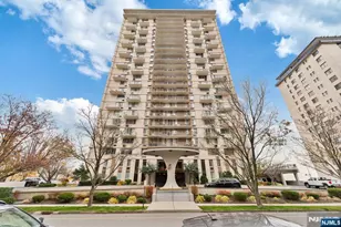 160 Overlook Ave 20D, Hackensack, NJ 07601 - Photo 2