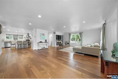 322 E Midland Avenue, Paramus, NJ 07652 - Photo 4