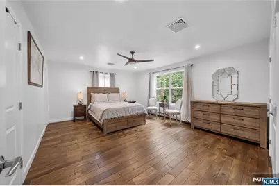 322 E Midland Avenue, Paramus, NJ 07652 - Photo 18