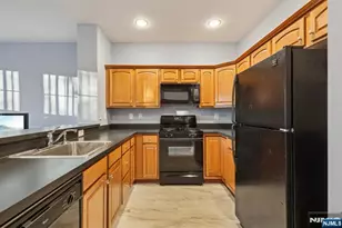 160 Riverwalk Way F051, Clifton, NJ 07014 - Photo 18