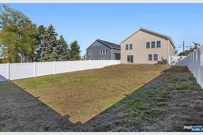 102 Charlton, Lodi, NJ 07644 - Photo 36