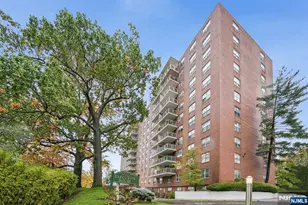 301 Beech 12E, Hackensack, NJ 07601 - Photo 30