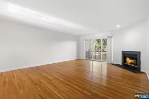 130 Panorama Dr, Edgewater, NJ 07020 - Photo 4