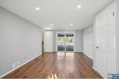 27 Stanford Place, Wayne, NJ 07470 - Photo 4