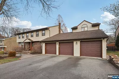 7 Welsh Court, Wayne, NJ 07470 - Photo 2