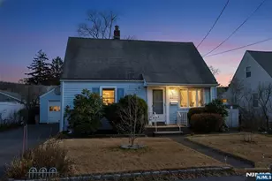 72 Burnside Pl, Wanaque, NJ 07420 - Photo 2