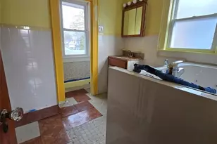 33 Harcourt Ave, Bergenfield, NJ 07621 - Photo 8