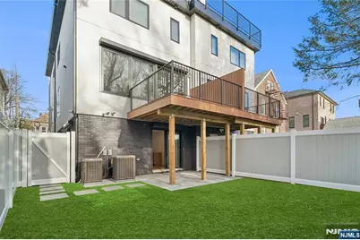 426 Aurora Avenue, Cliffside Park, NJ 07010 - Photo 32