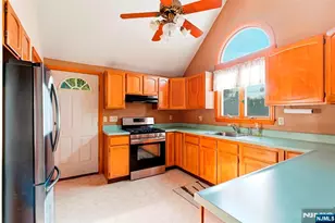 24 Caldwell, West Milford, NJ 07421 - Photo 4