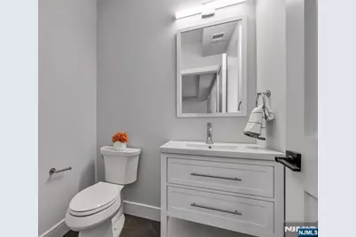 2445 E Camner Street, Fort Lee, NJ 07024 - Photo 40