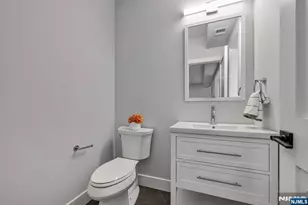 2445 E Camner St, Fort Lee, NJ 07024 - Photo 40