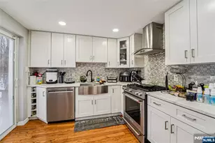 342 Lincoln Ave, Elmwood Park, NJ 07407 - Photo 14