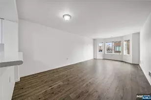 402 Chase Ct 402, Edgewater, NJ 07020 - Photo 6