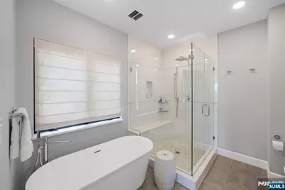 606 Undercliff Avenue 1 #1, Edgewater, NJ 07020 - Photo 14