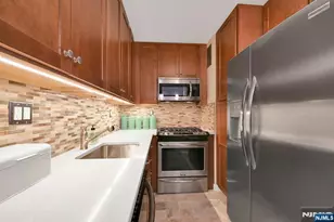 2000 Linwood Ave 18B, Fort Lee, NJ 07024 - Photo 12