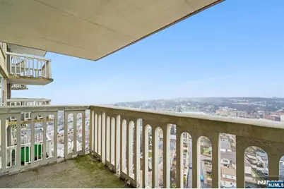 555 North 19W #19W, Fort Lee, NJ 07024 - Photo 12