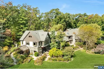 307 Freemans Lane, Franklin Lakes, NJ 07417 - Photo 2