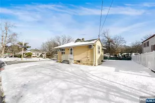 14 Lakeview Dr, Emerson, NJ 07630 - Photo 18