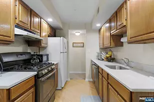 1612 Faulkner Ct, Mahwah, NJ 07430 - Photo 4