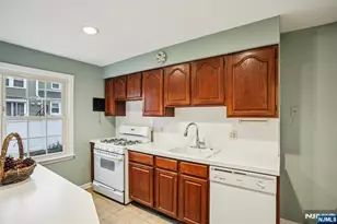 593 Beverly Rd, Teaneck Township, NJ 07666 - Photo 10