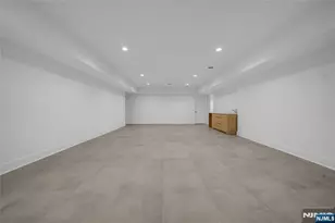 33 Oliver Rd, Paramus, NJ 07652 - Photo 42