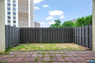 300 Gorge Road 38, Cliffside Park, NJ 07010 - Photo 40