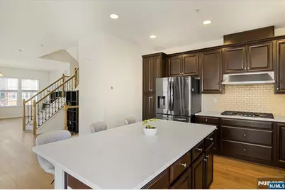 55 Landmark Lane, Fair Lawn, NJ 07410 - Photo 6