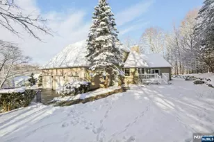 84 Walsh Dr, Mahwah, NJ 07430 - Photo 42