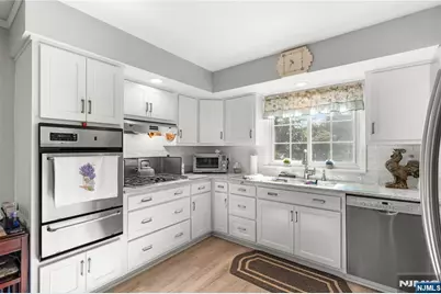 824 Summit Avenue, Hackensack, NJ 07601 - Photo 8