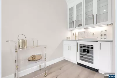 188 Broadway 3 #3, Woodcliff Lake, NJ 07677 - Photo 6