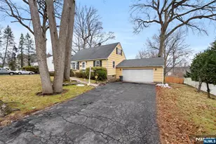 206 10th St, Cresskill, NJ 07626 - Photo 2