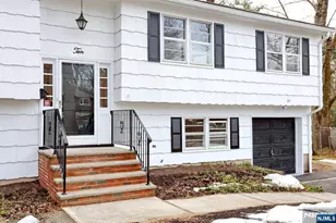 10 Villa Ct, Park Ridge, NJ 07656 - Photo 2