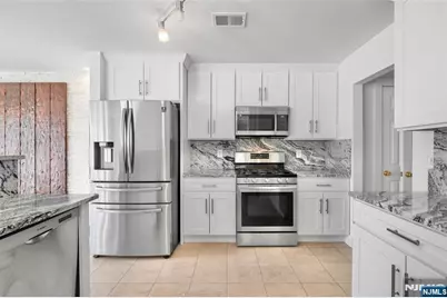 11 Bayside Drive, Bayonne, NJ 07002 - Photo 8