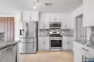 11 Bayside Dr, Bayonne, NJ 07002 - Photo 8