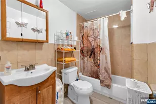 25 Oak St, Paterson, NJ 07501 - Photo 6