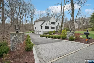 868 Pueblo Drive, Franklin Lakes, NJ 07417 - Photo 2