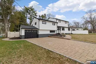 229 Standish Rd, Paramus, NJ 07652 - Photo 4