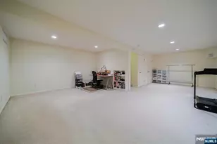 8005 Brittany Dr 8005, Wayne, NJ 07470 - Photo 34