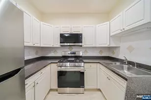 8005 Brittany Dr 8005, Wayne, NJ 07470 - Photo 8