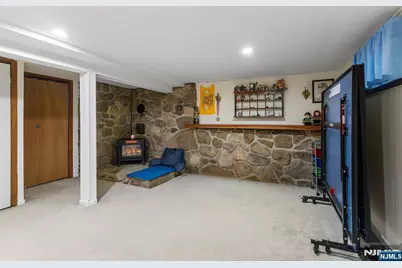 127 Tuella Avenue, Elmwood Park, NJ 07407 - Photo 28