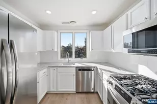 3 Mountain Ridge Rd, Bloomingdale, NJ 07403 - Photo 4